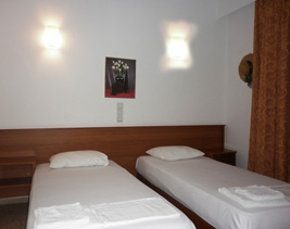 rooms-kamena-vourla-01