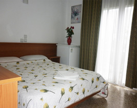 rooms-kamena-vourla-03